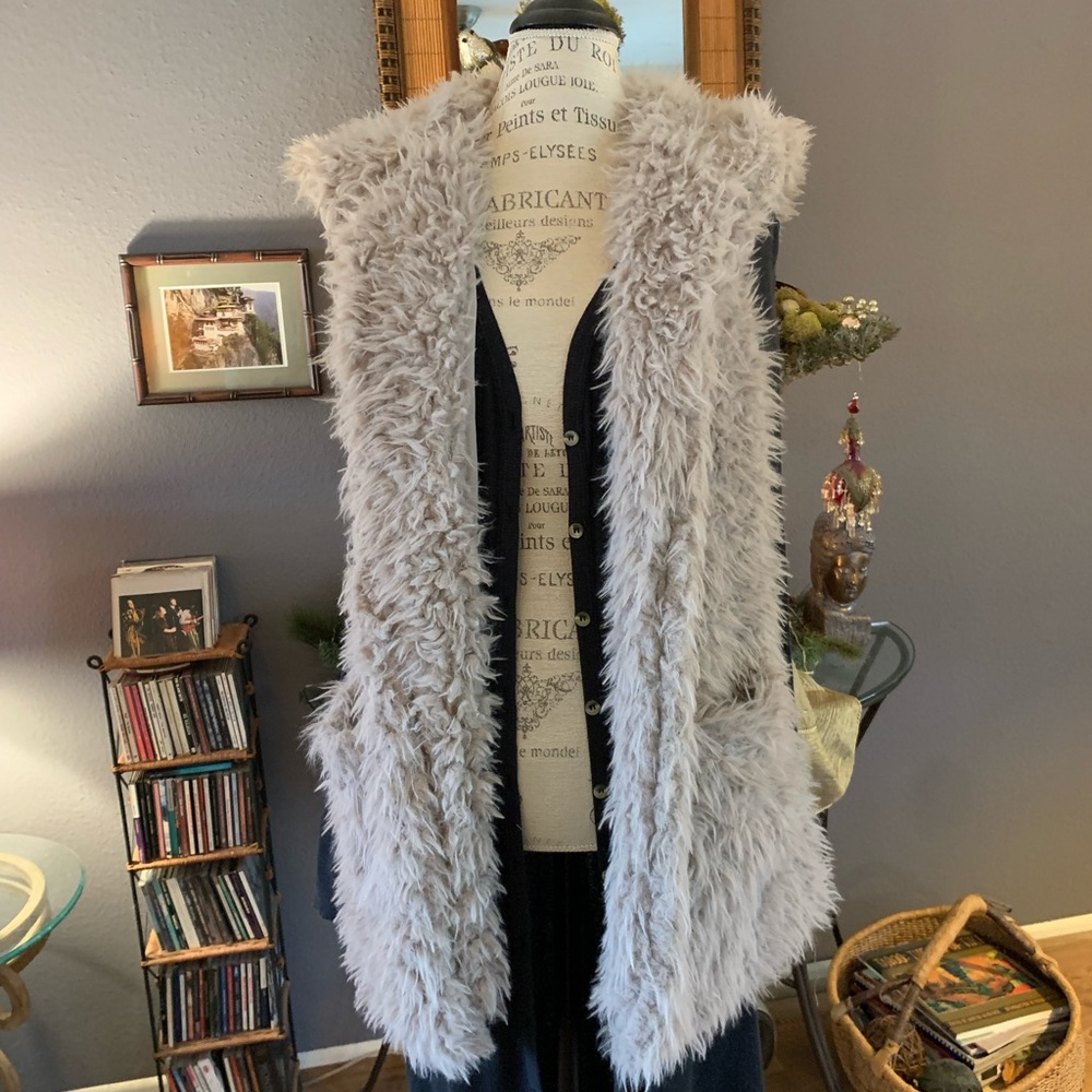 Great Ashley 26, Faux Fur “Yeti” Vest with Hoodie. Beautiful Taupe Color.